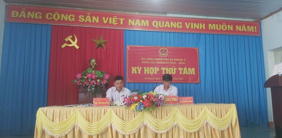 HỘI ĐỒNG NHÂN DÂN XÃ KRÔNG Á KHÓA VI, NHIỆM KỲ 2021 – 2026 TỔ CHỨC KỲ HỌP THỨ TÁM 